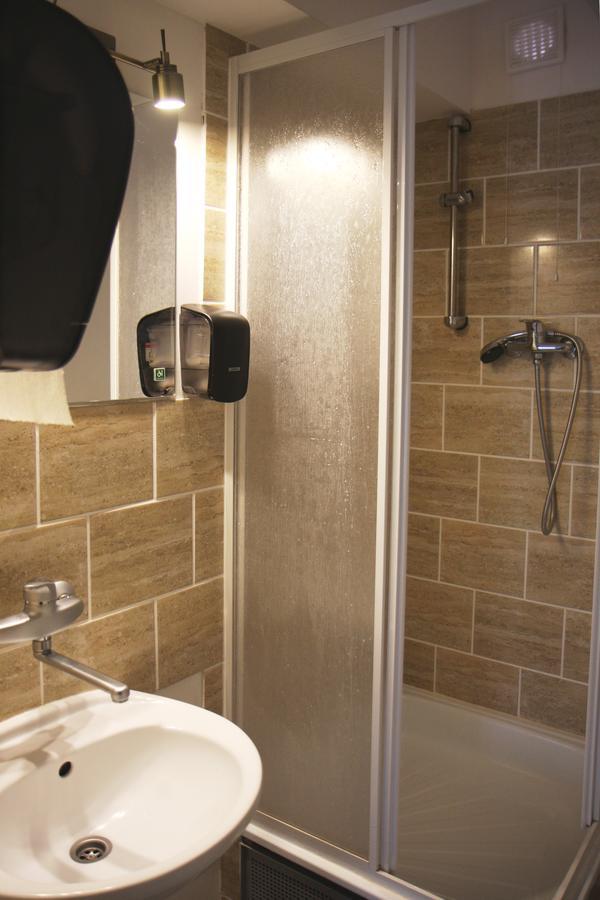 Folk Hostel Познань Экстерьер фото
